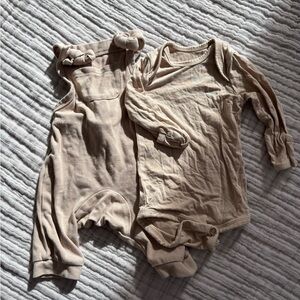 Bundle! Neutral 0-3 month outfits!